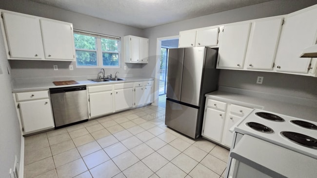 Building Photo - 180 Moonshadow Ct