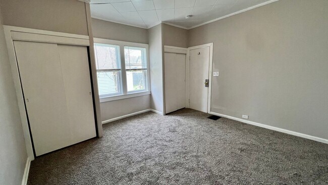 Building Photo - 553 Fremont Ave NW