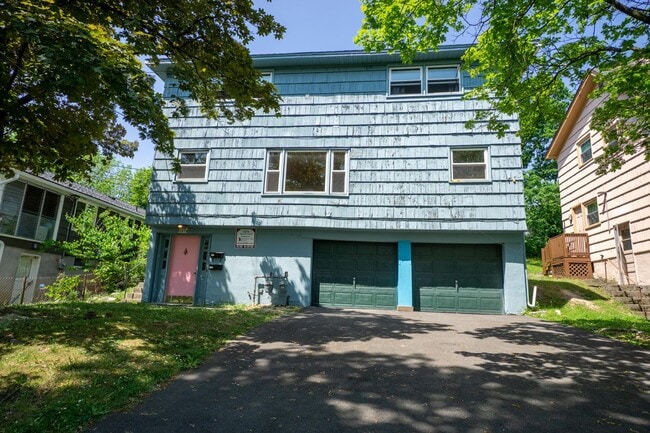Primary Photo - Bright 1st Floor Flat With Garage and Back...