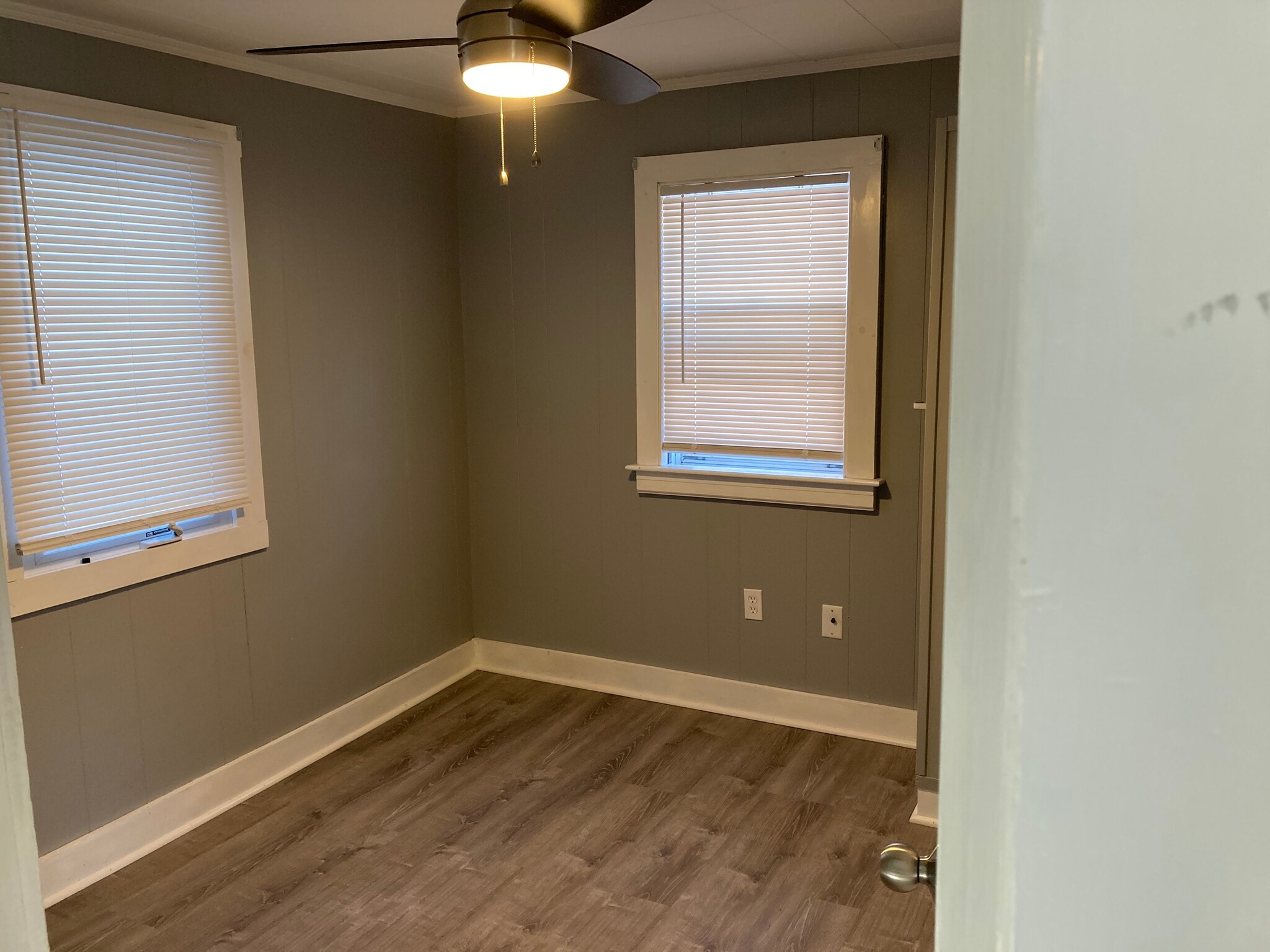 Building Photo - 31 W Old Orchard Ave