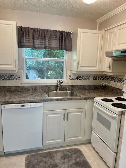 Building Photo - 3424 Tanglewood Dr