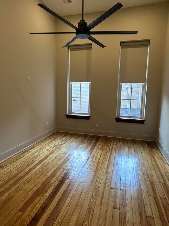 Building Photo - 307 W Main St