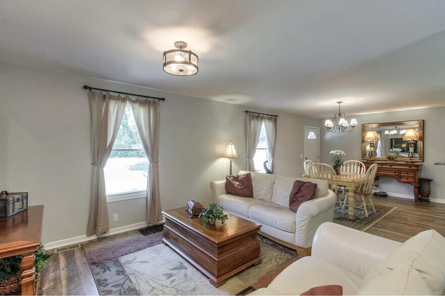 Building Photo - 444 Foothill Dr