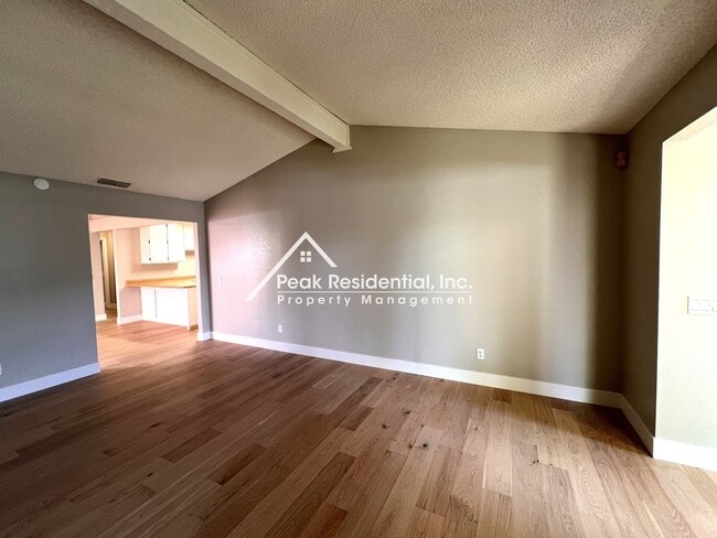 Building Photo - Nice Sacramento 2bd/1ba Halfplex!