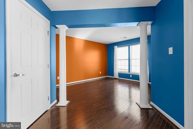 Building Photo - 206 Markham Ct