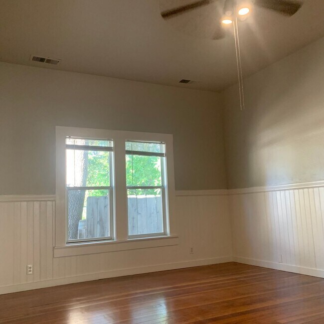 Building Photo - 149 W 21st St