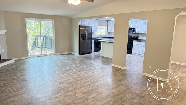 Building Photo - SPRING MOVE-IN SPECIAL: $500 OFF 1ST MONTH...
