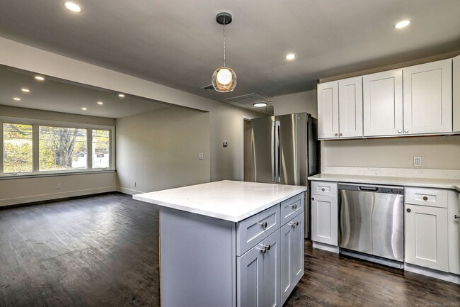 Building Photo - 800 Quinnipiac Ave