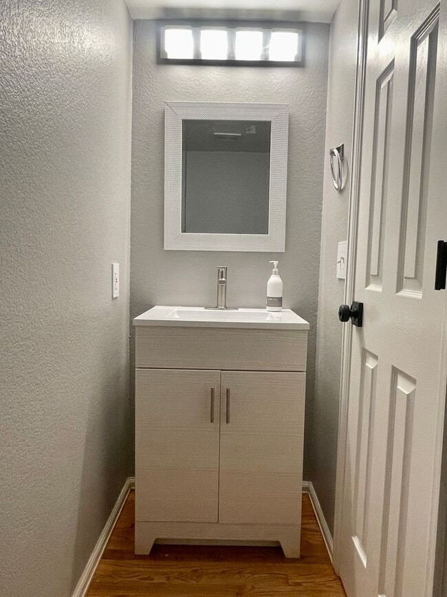 Building Photo - Beautifully Remodeled 3 Bed/3 Bath Home in Stetson Hills