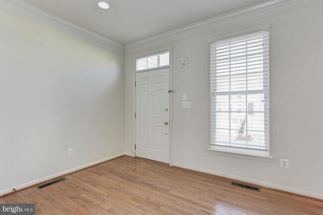 Building Photo - 22645 Upperville Heights Square