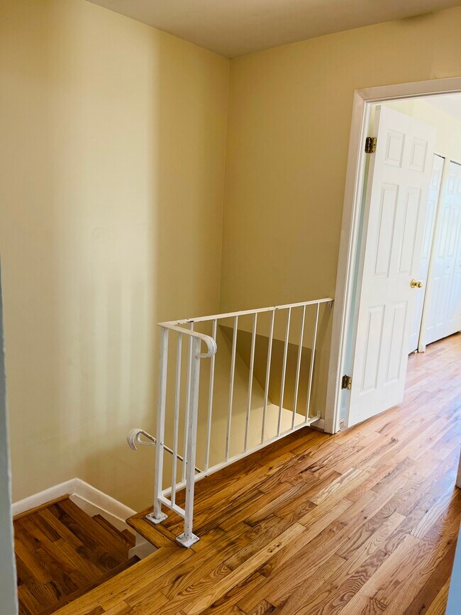 Building Photo - 2 Wimbledon Ln