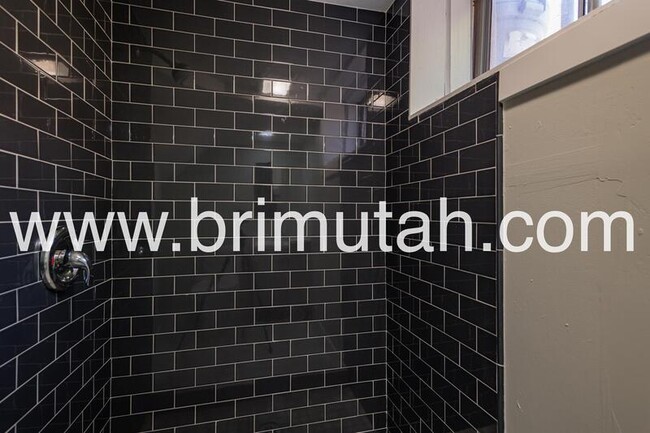 Building Photo - 753 Princeton Ave S
