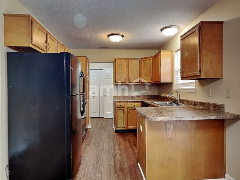Building Photo - 9017 Stonewall Dr