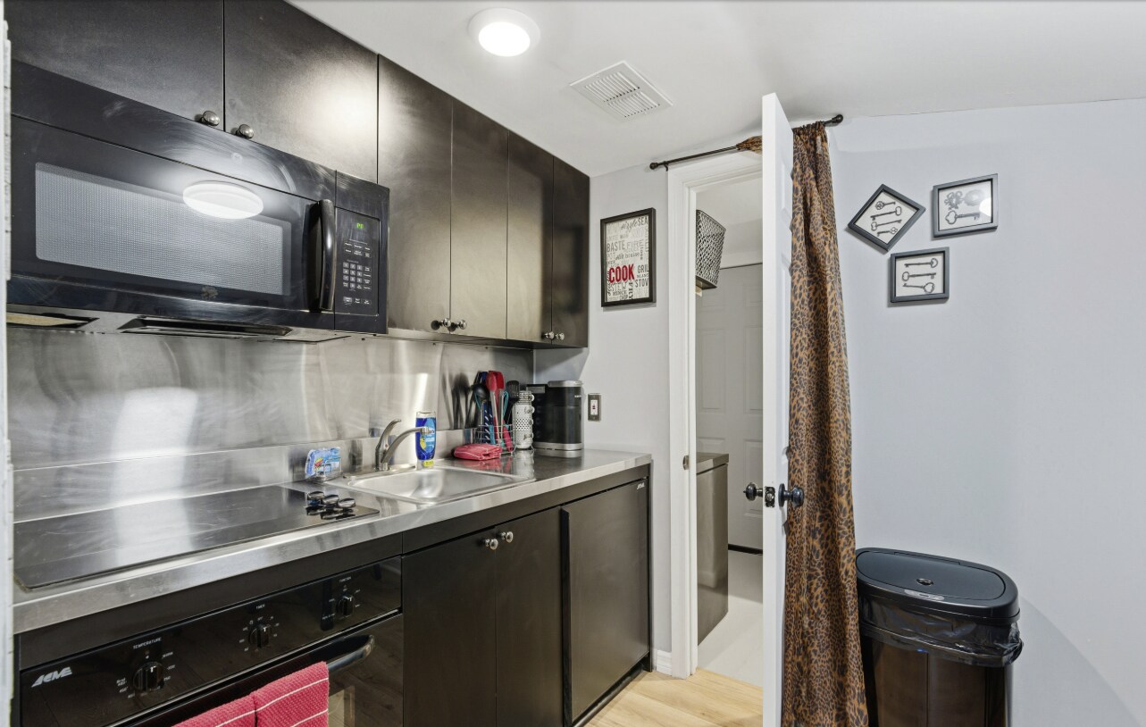 Building Photo - 1811 Eastern Dr