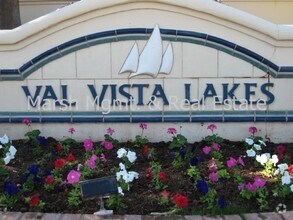 Building Photo - Beautiful 3 bedroom Gilbert home in Val Vi...