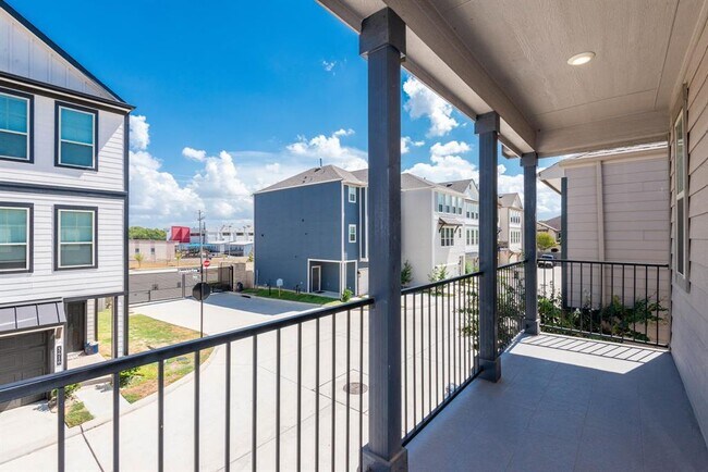 Building Photo - 3417 Avondale Vw Dr