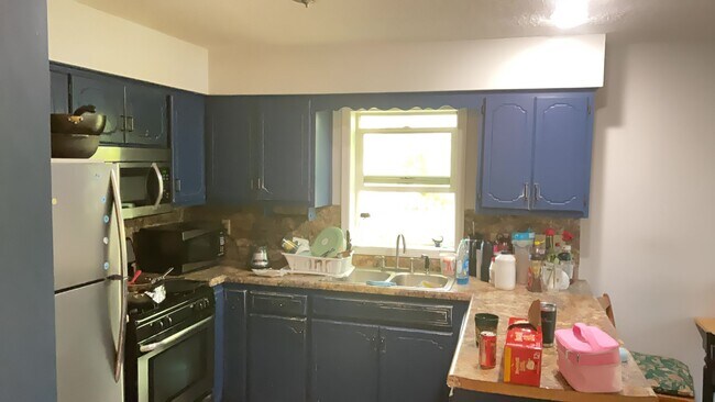 Building Photo - Large Single Family House in Oakdale!! DON'T MISS!!