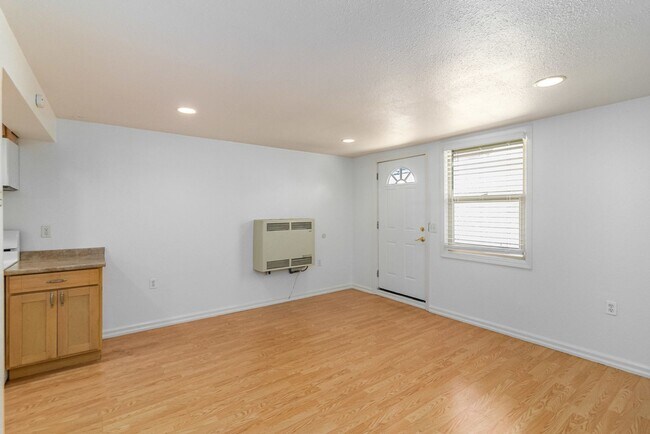 Building Photo - 935 Central Ave