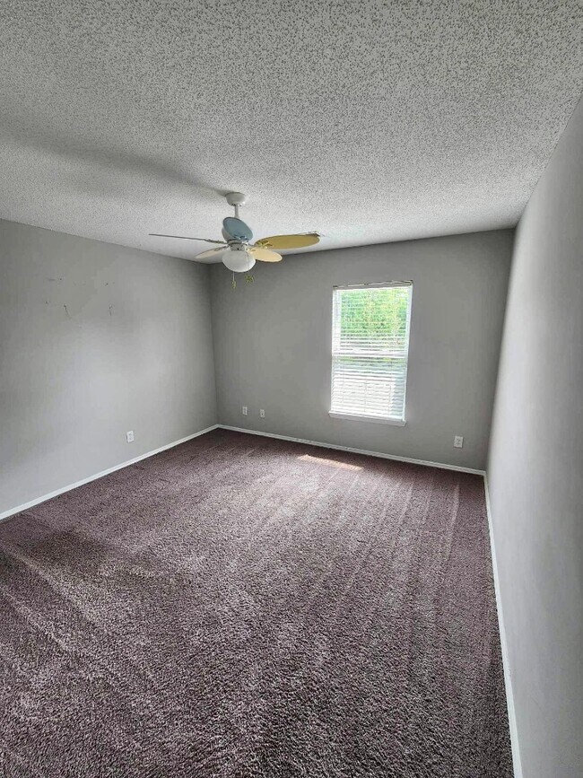 Building Photo - 608 Twisted Willow Ct