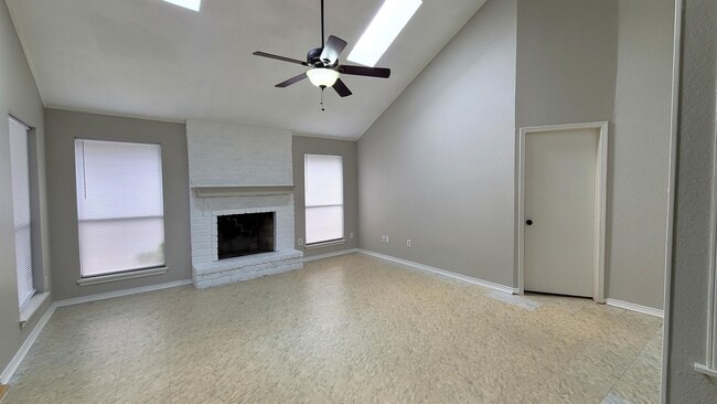 Building Photo - 6925 Fawn Ridge Dr