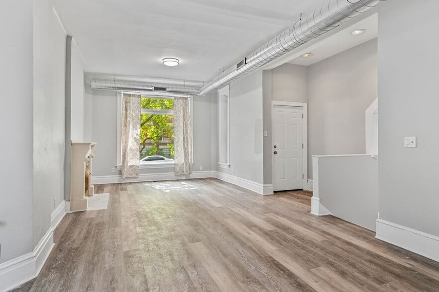 Building Photo - 1345 N Maplewood Ave