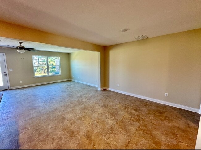 Building Photo - 202 Dixon Cir