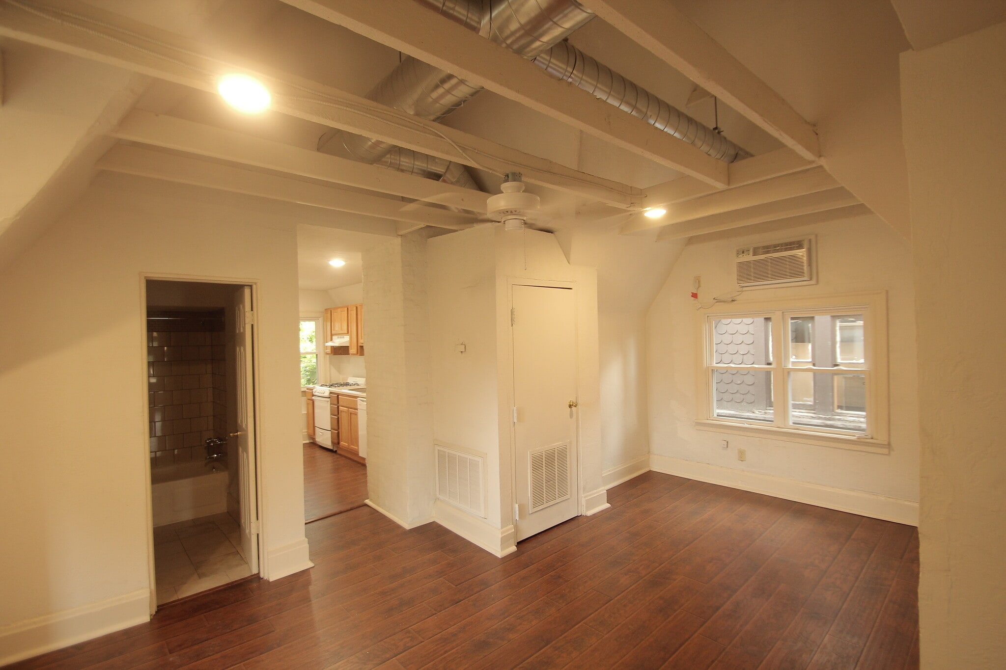 Building Photo - 419 Peebles St