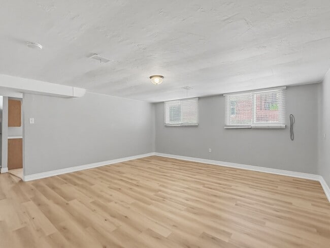 Building Photo - 2936 W 42nd Ave