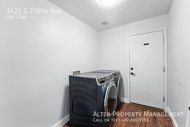 Building Photo - 1422 S 230th Ave