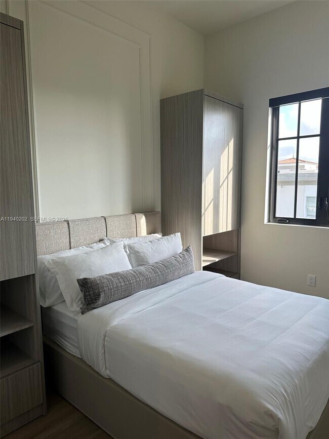 Building Photo - 4220 Laguna St