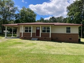 Building Photo - 2031 Dialsdale Dr SW