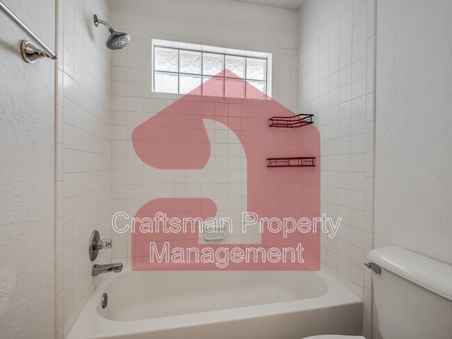 Building Photo - 2707 Silvertree Dr