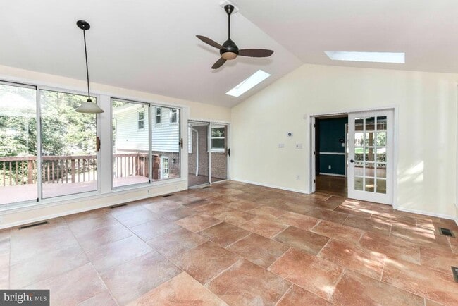 Building Photo - 9205 Hamilton Dr