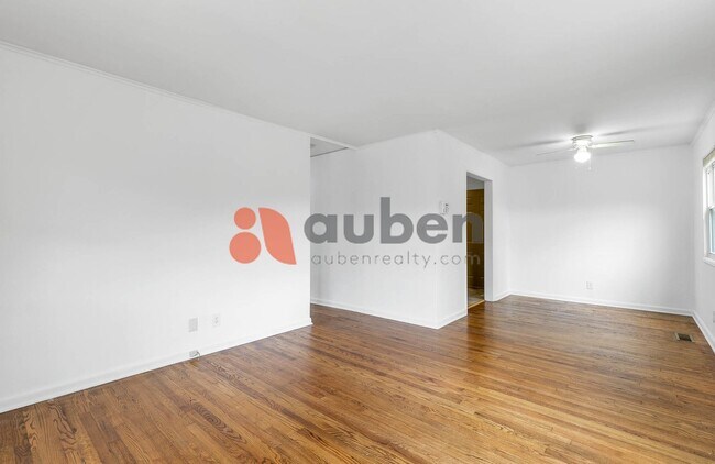 Building Photo - 3 Bedroom Home in St. Elmo! $350 off your ...