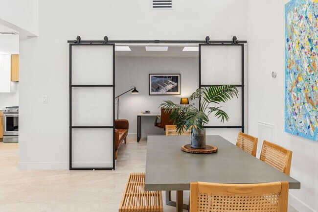 Building Photo - 179 Gran Via