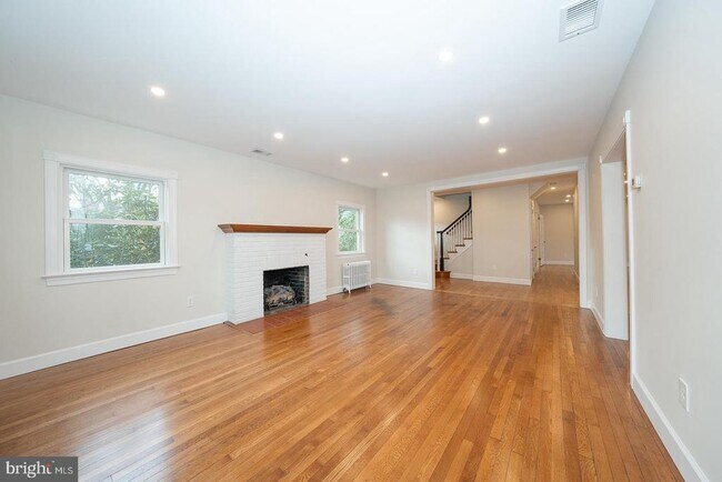 Building Photo - 28 Orchard Ln