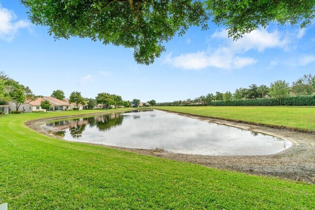 Building Photo - 7916 Coral Pointe Dr
