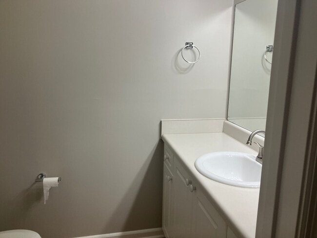 Building Photo - 2 Bedroom / 2.5 Bathroom @ Brighton Bay