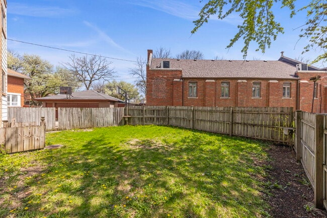 Building Photo - 9118 Lincoln Ave