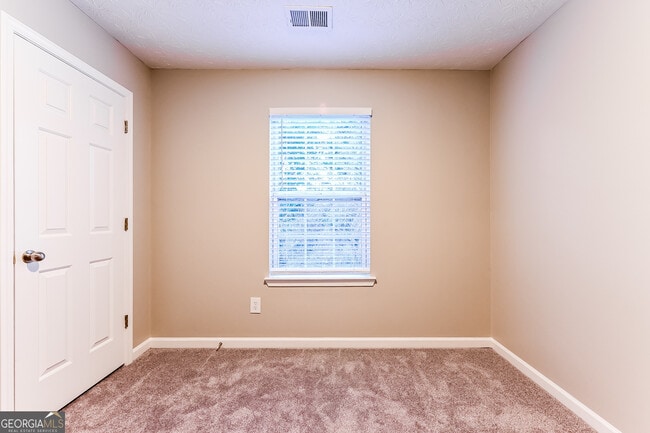 Building Photo - 2520 Lake Royale Dr