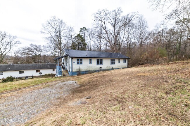 Building Photo - 219 Highland Ave