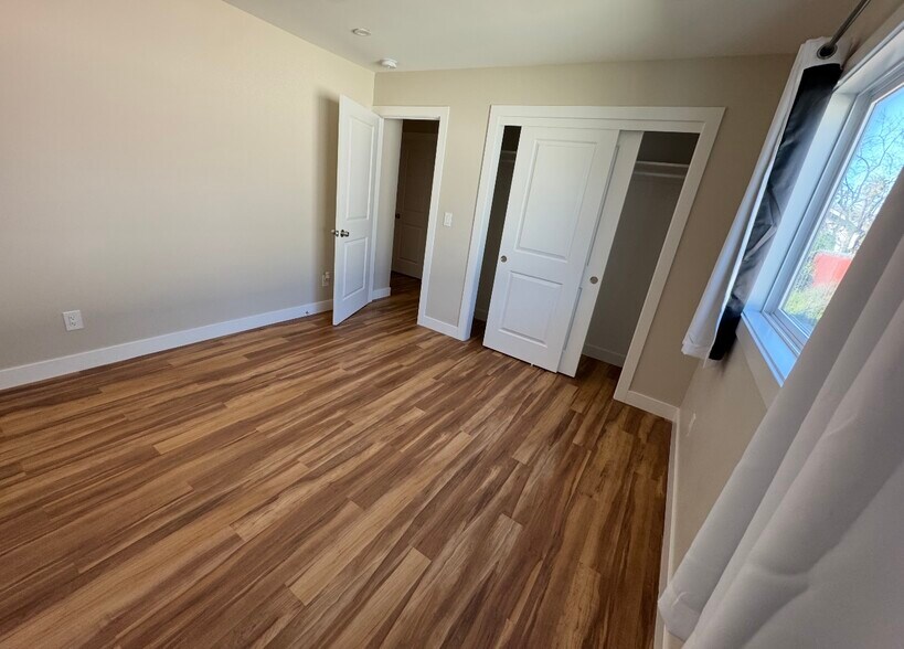 Building Photo - 2287 Poplar Ave