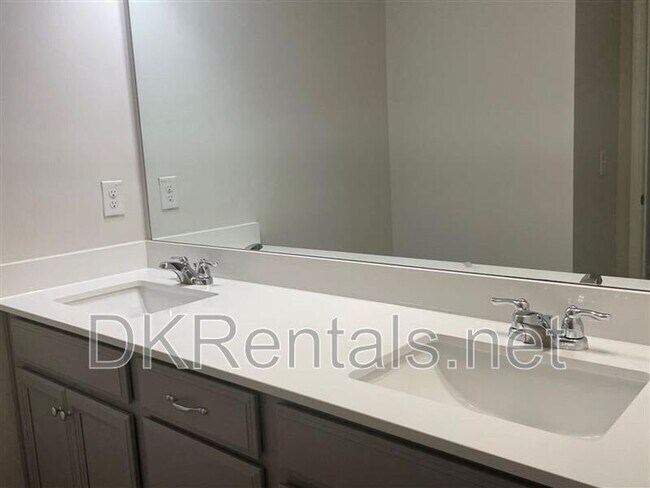 Building Photo - 1809 Parkades Path