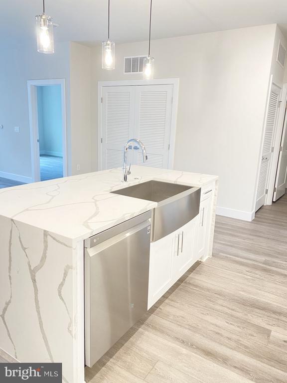 Building Photo - 1761 Old Meadow Rd