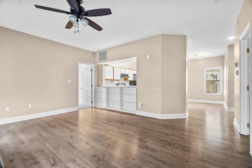 Building Photo - 6121 Sunpointe Dr