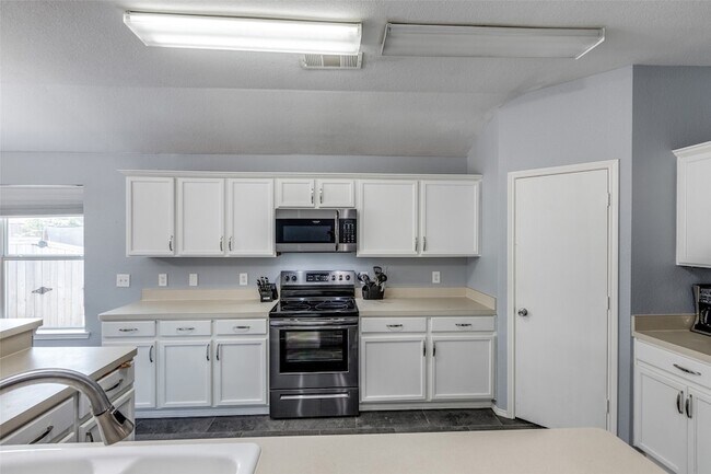 Building Photo - 2402 Pheasant Run