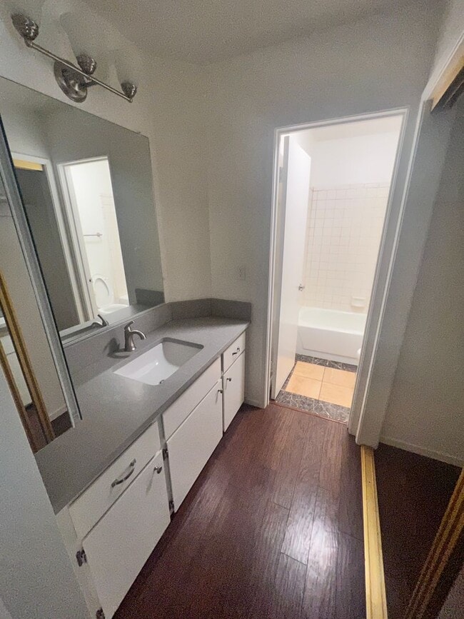 Building Photo - Great looking home on a court location wit...