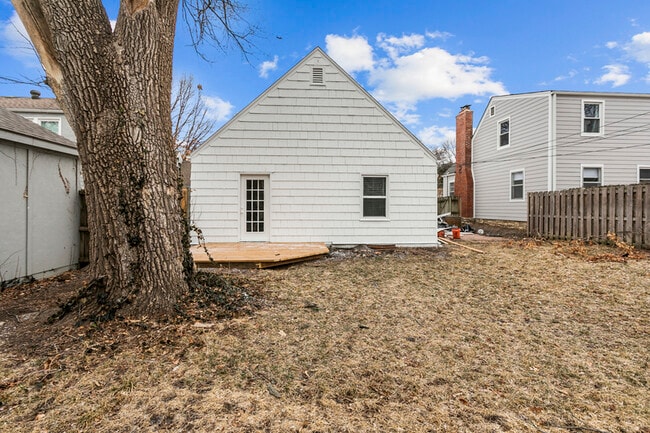 Building Photo - 231 E 74 Terrace