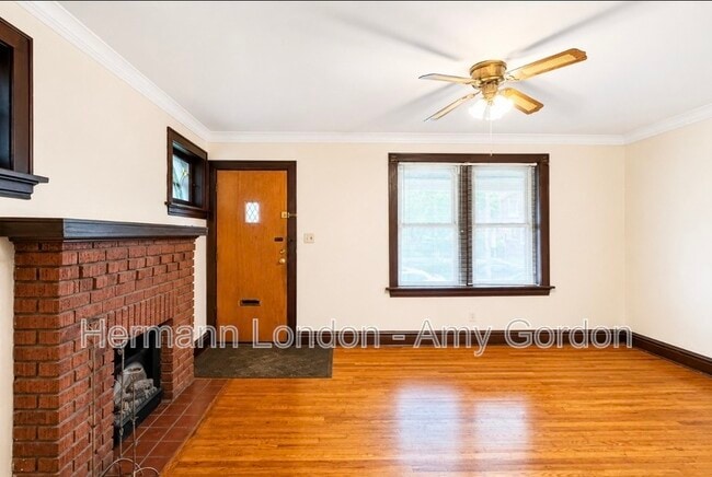 Building Photo - 5046 Winona Ave