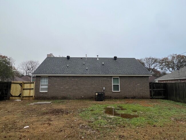 Building Photo - 2607 Parkview Memphis, TN 38128